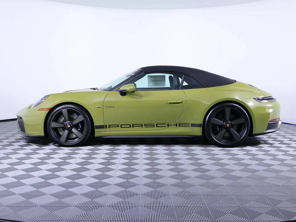 2026 Porsche 992 Carrera - Image 2 of 5