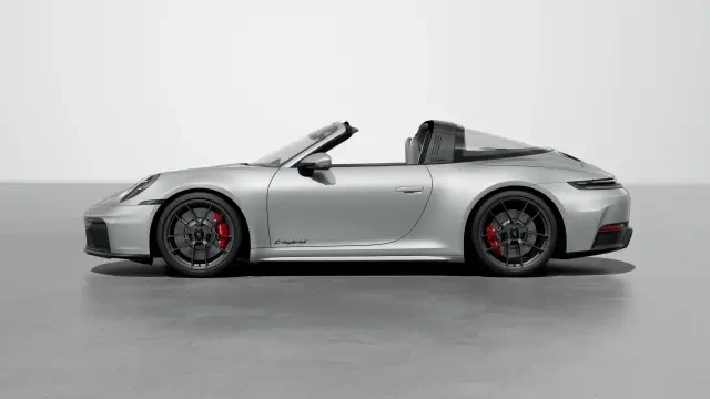 2026 Porsche 911 - Image 14 of 30