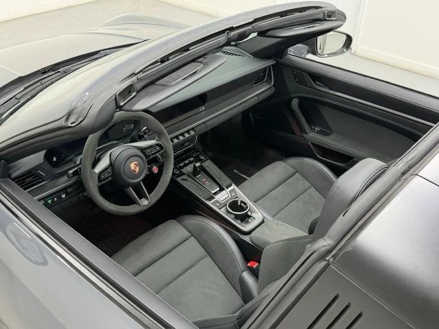 2026 Porsche - Image 16 of 31