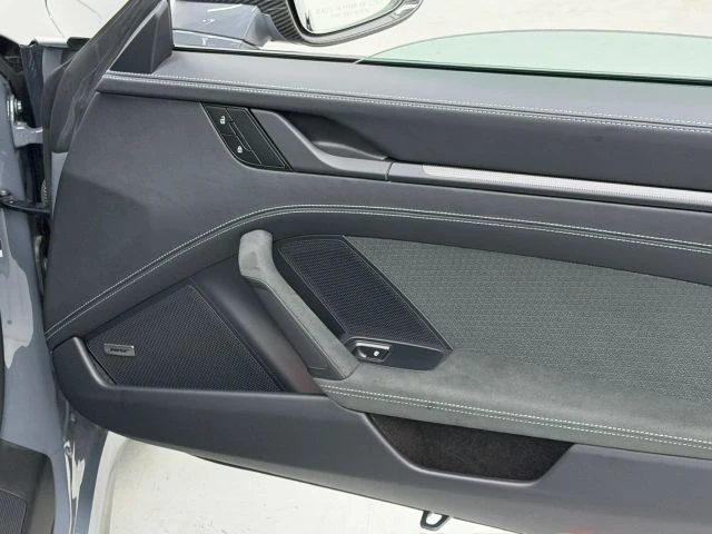 2026 Porsche - Image 20 of 31
