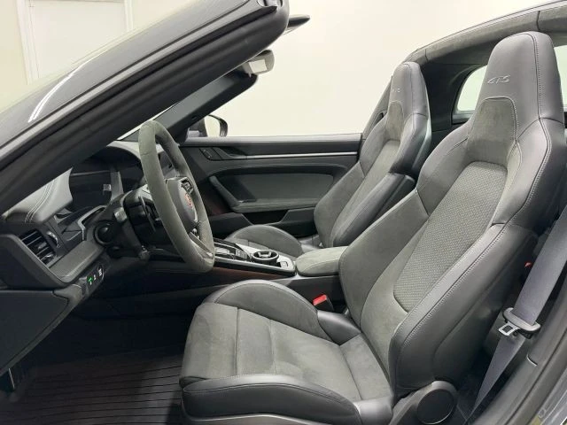 2026 Porsche - Image 13 of 31