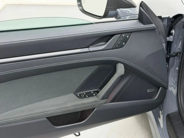 2026 Porsche - Image 17 of 31