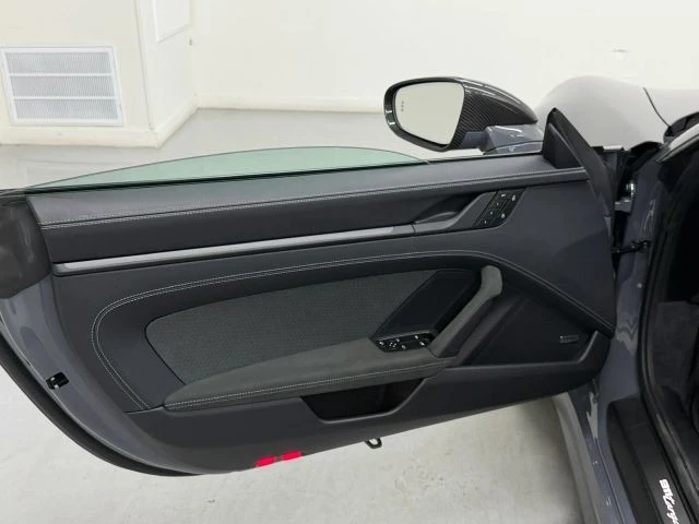 2026 Porsche - Image 18 of 31
