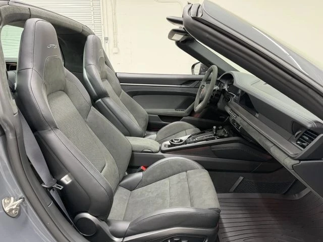 2026 Porsche - Image 14 of 31