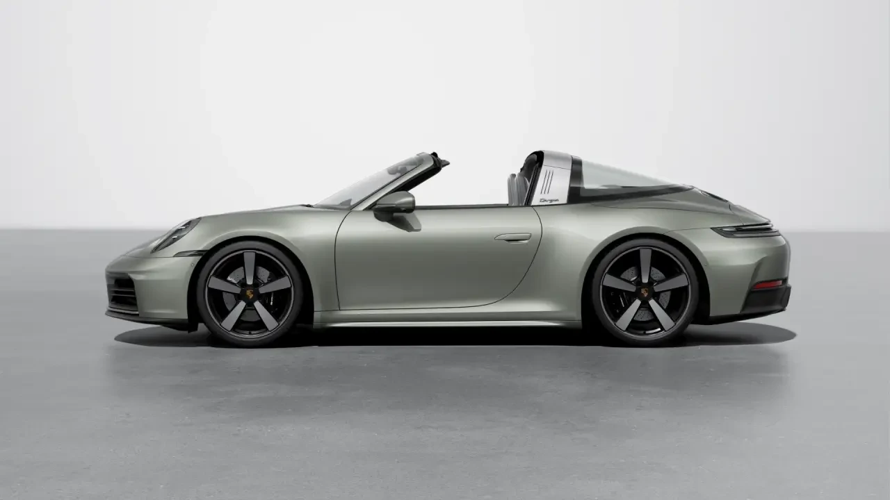 2026 Porsche 911 - Image 16 of 30
