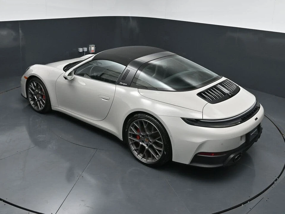 2026 Porsche 992 Targa 4 & 4S - Image 15 of 31