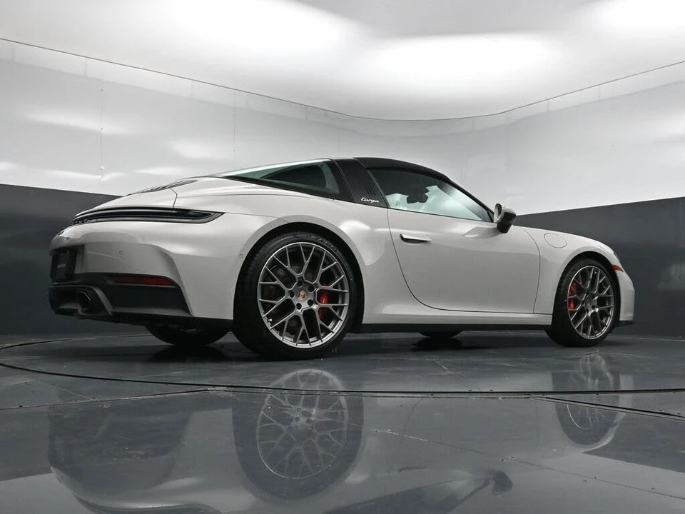 2026 Porsche 992 Targa 4 & 4S - Image 25 of 31