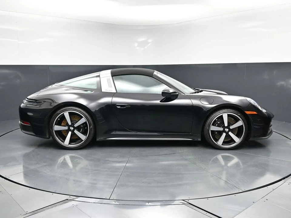 2026 Porsche 992 Targa 4 & 4S - Image 14 of 31