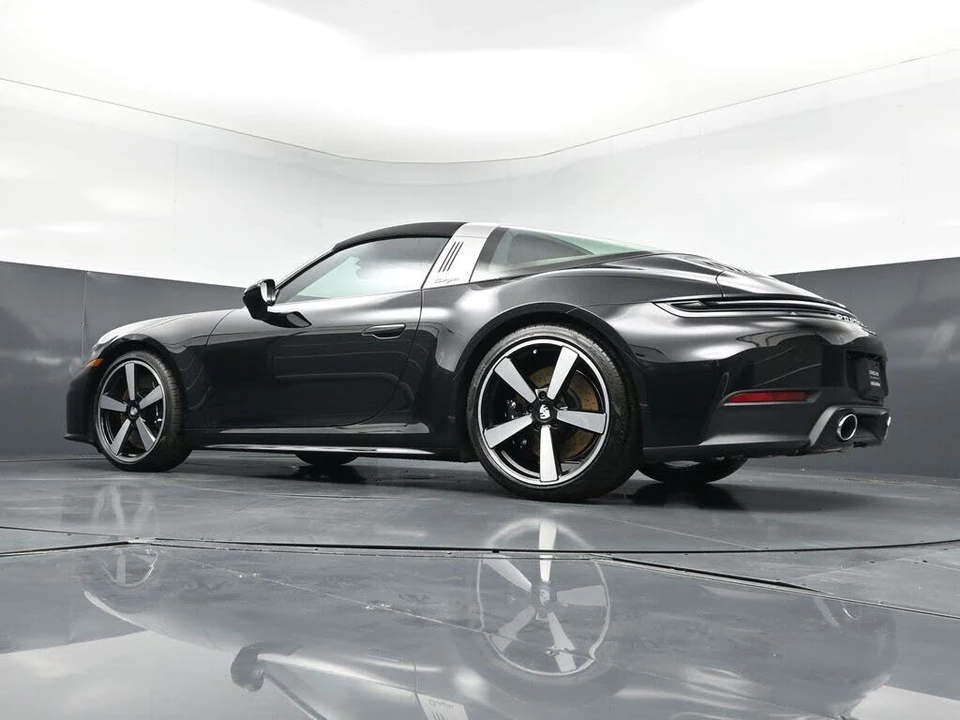 2026 Porsche 992 Targa 4 & 4S - Image 27 of 31