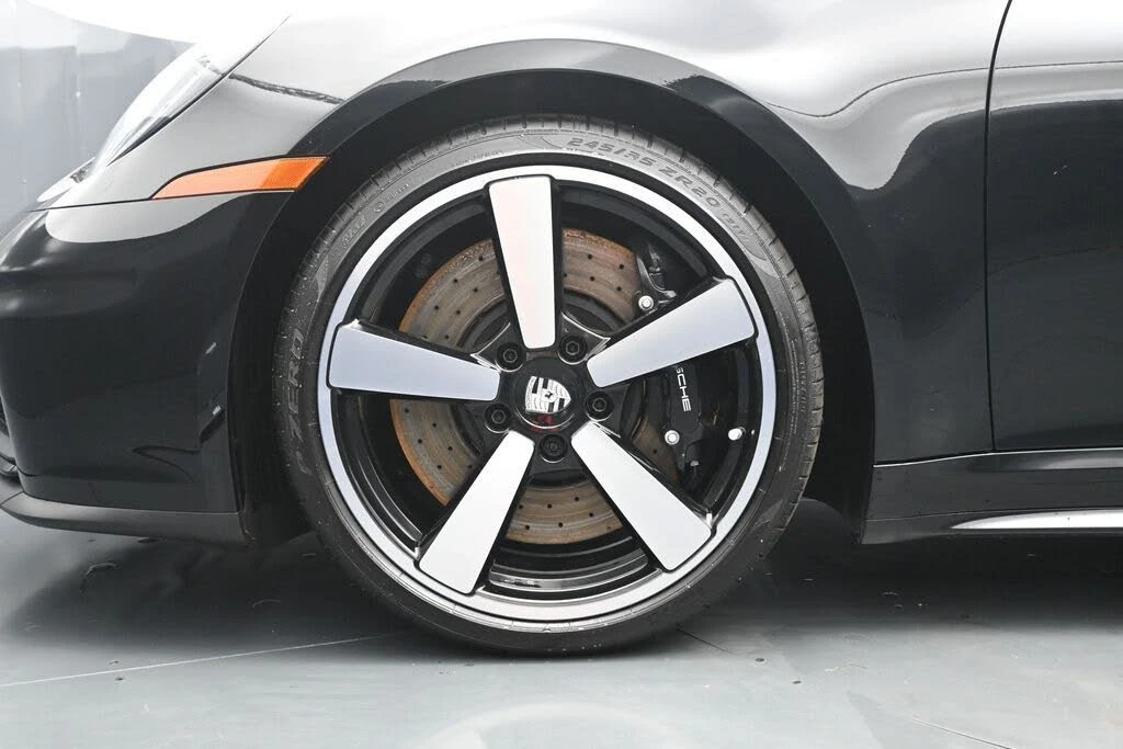 2026 Porsche 992 Targa 4 & 4S - Image 11 of 31