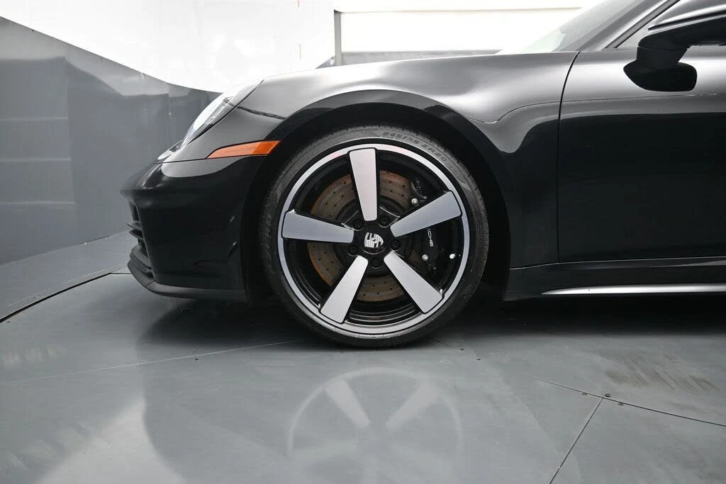 2026 Porsche 992 Targa 4 & 4S - Image 9 of 31