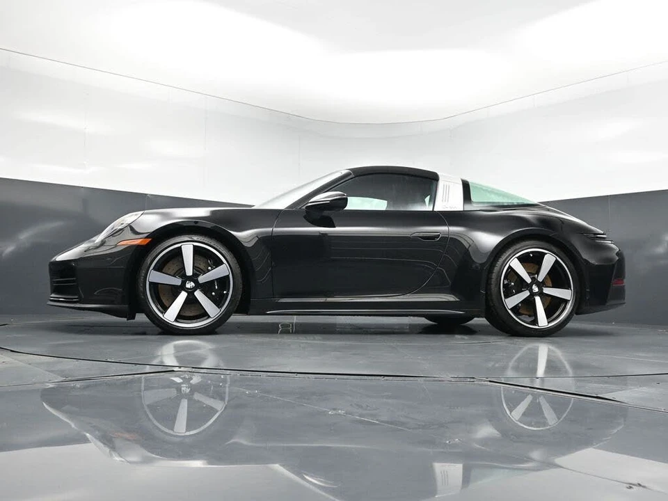 2026 Porsche 992 Targa 4 & 4S - Image 26 of 31