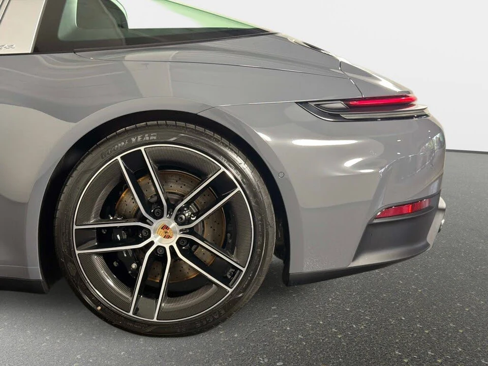 2026 Porsche 992 Targa 4 & 4S - Image 15 of 31