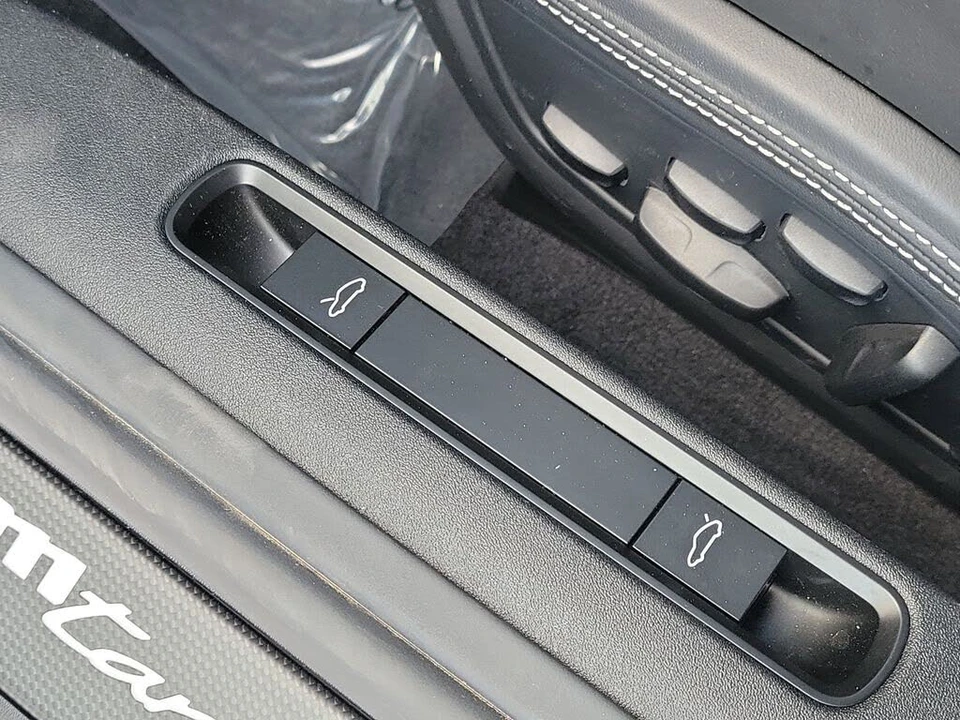 2026 Porsche 992 Targa 4 & 4S - Image 29 of 31