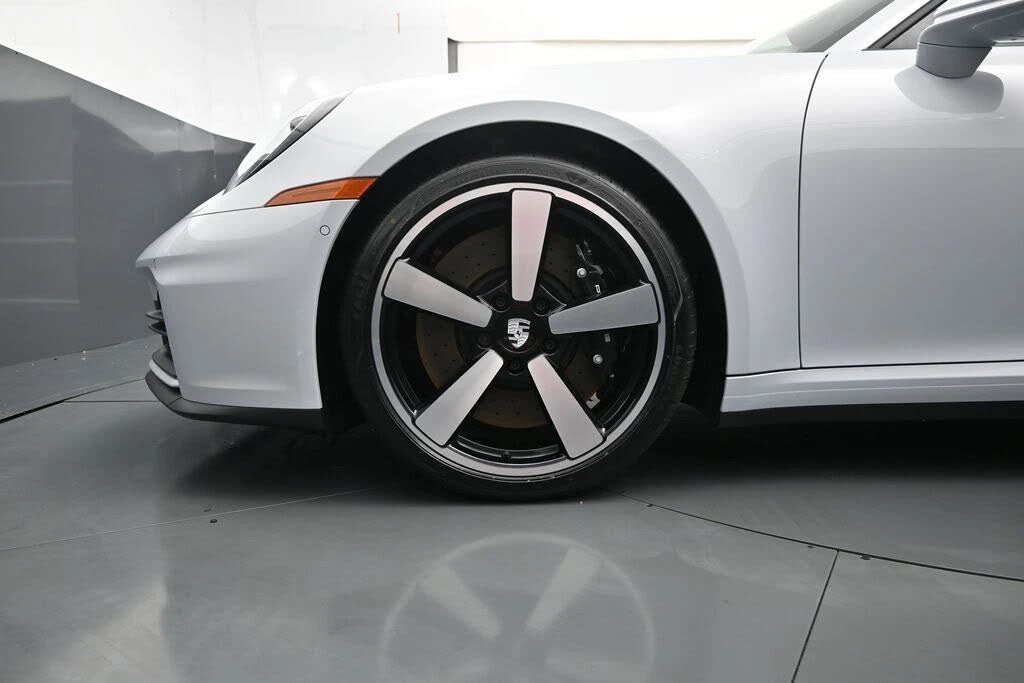 2026 Porsche 992 Targa 4 & 4S - Image 9 of 31