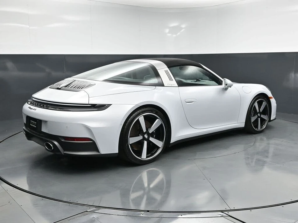 2026 Porsche 992 Targa 4 & 4S - Image 11 of 31