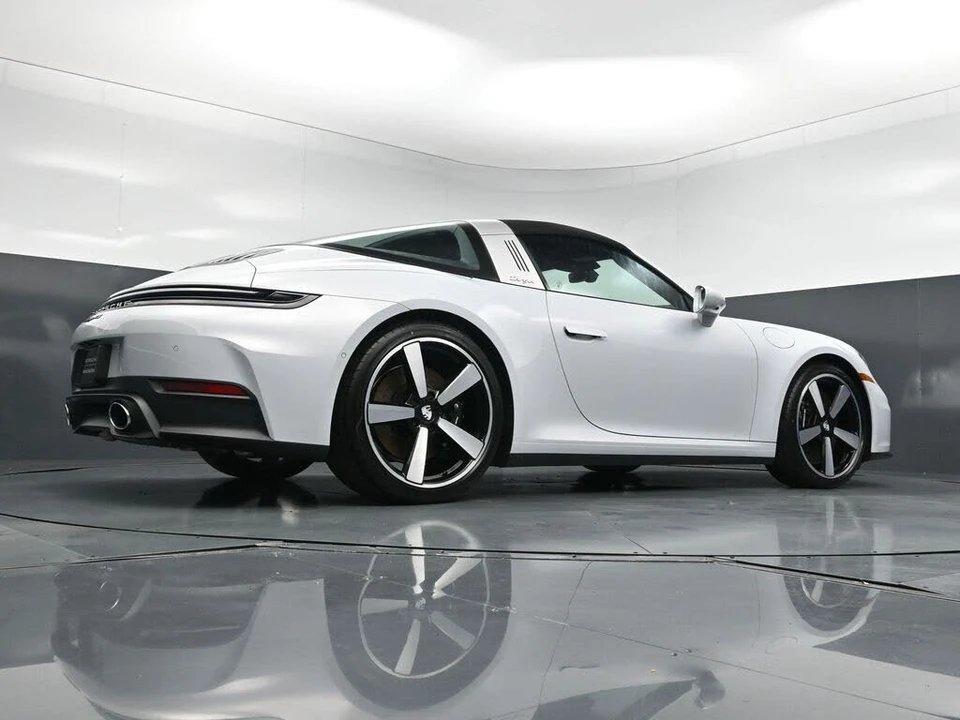 2026 Porsche 992 Targa 4 & 4S - Image 27 of 31
