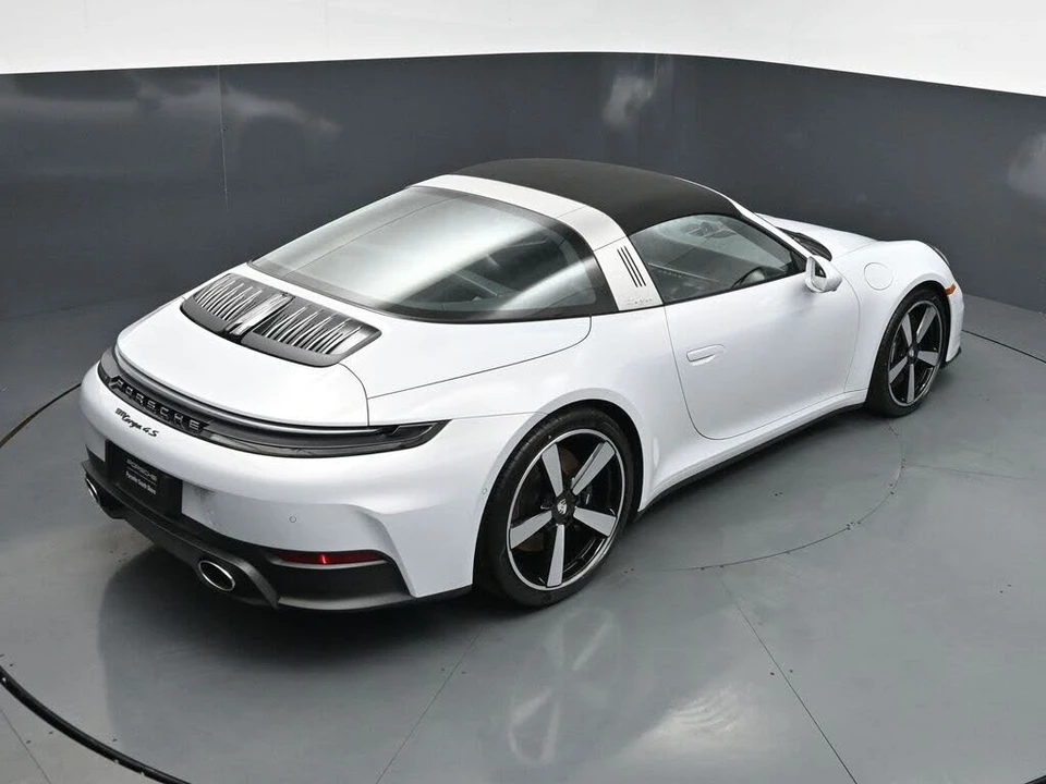 2026 Porsche 992 Targa 4 & 4S - Image 19 of 31