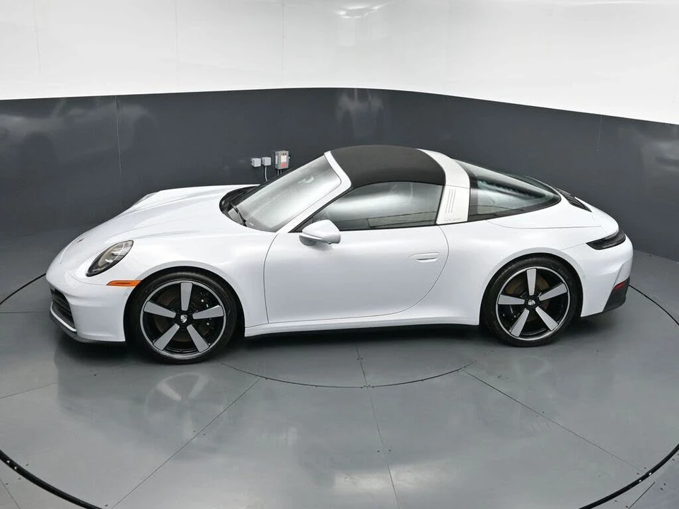 2026 Porsche 992 Targa 4 & 4S - Image 16 of 31