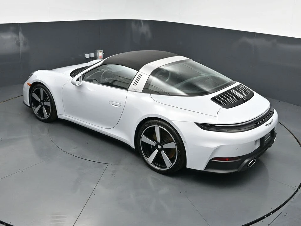2026 Porsche 992 Targa 4 & 4S - Image 17 of 31