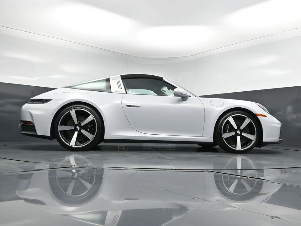 2026 Porsche 992 Targa 4 & 4S - Image 28 of 31