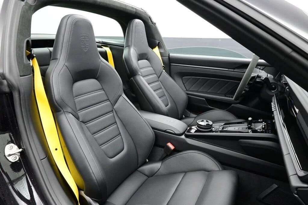 2026 Porsche 992 Targa 4 & 4S - Image 14 of 30