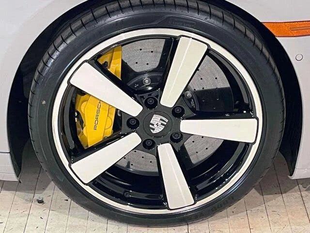 2026 Porsche 992 Targa 4 & 4S - Image 15 of 31
