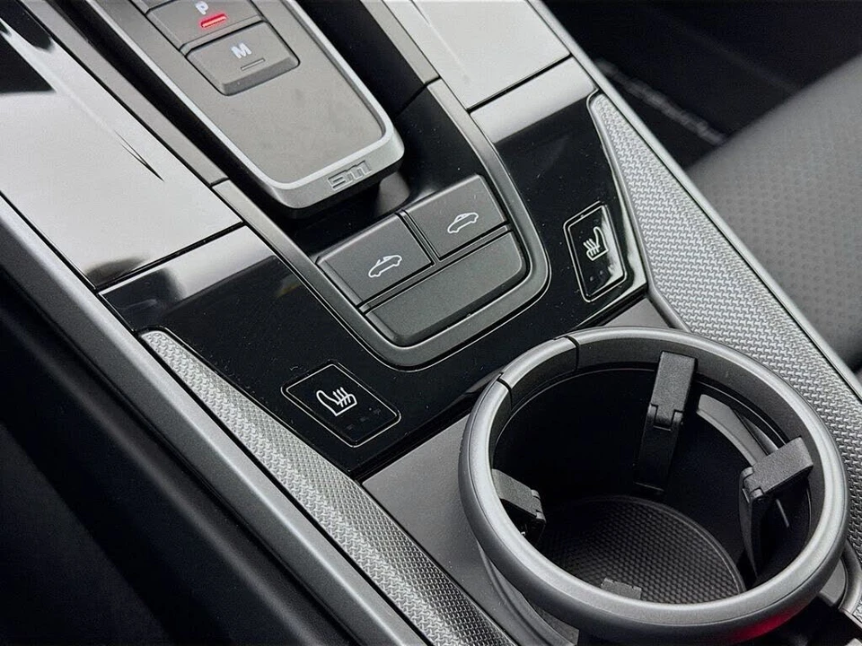 2026 Porsche 992 Targa 4 & 4S - Image 22 of 31