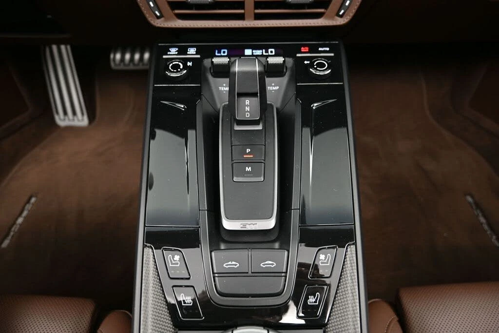 2026 Porsche 992 Targa 4 & 4S - Image 18 of 31