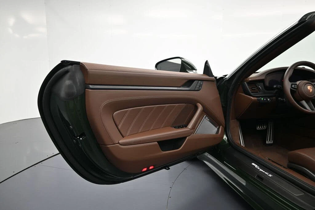 2026 Porsche 992 Targa 4 & 4S - Image 14 of 31