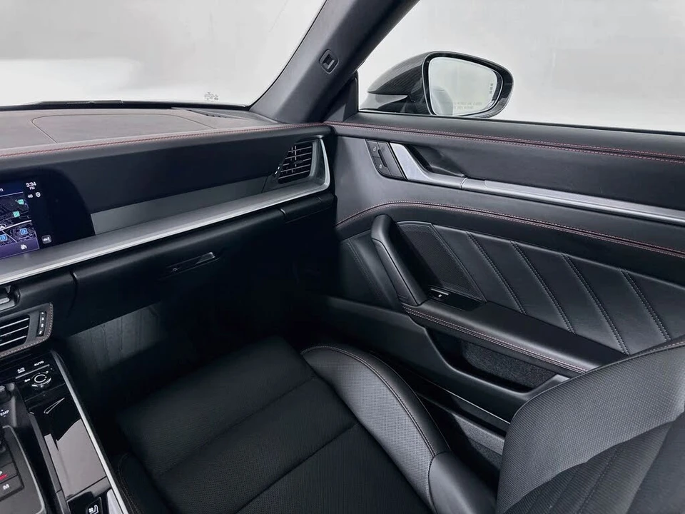 2026 Porsche 992 Targa 4 & 4S - Image 23 of 31