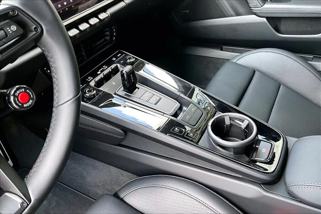 2026 Porsche 992 Targa 4 & 4S - Image 17 of 26