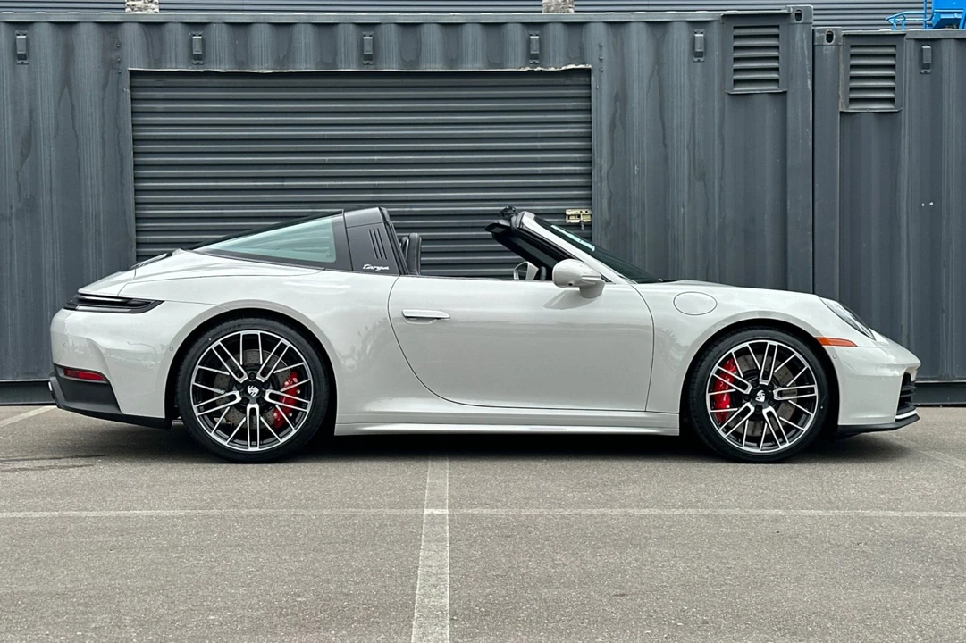 2026 Porsche 992 Targa 4 & 4S - Image 9 of 28