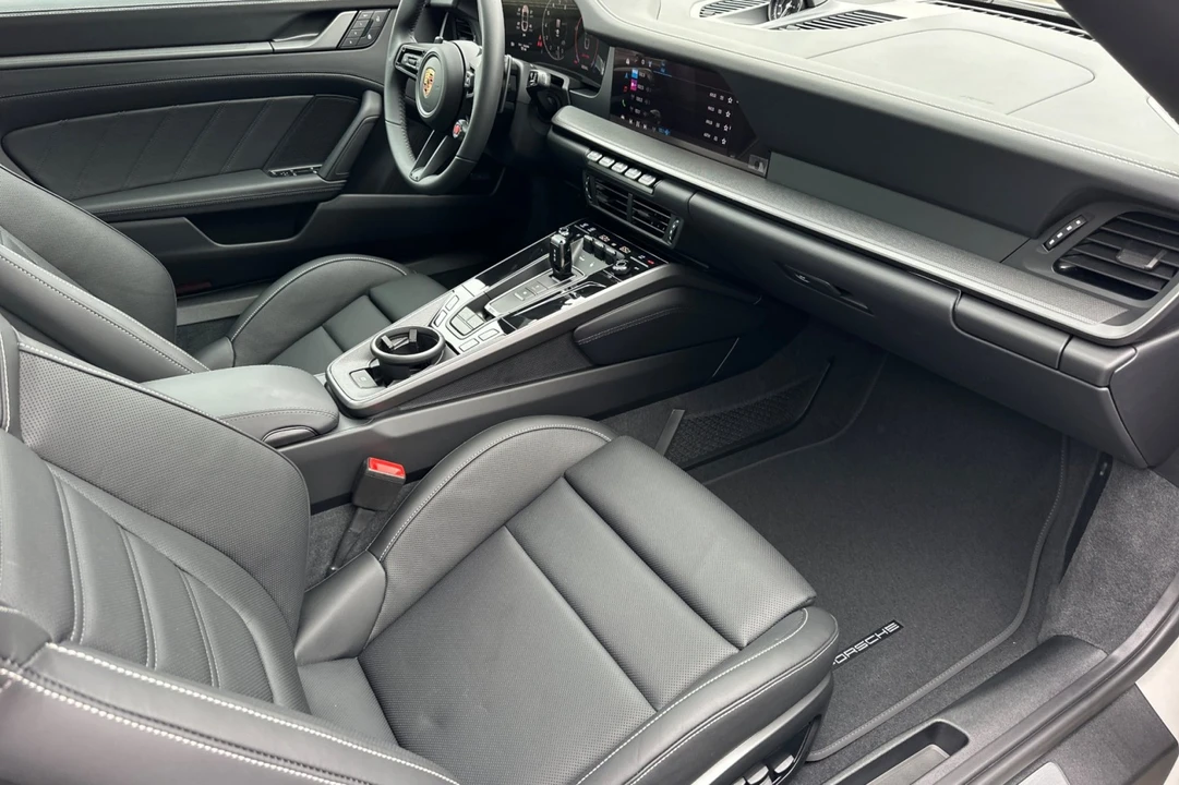 2026 Porsche 992 Targa 4 & 4S - Image 16 of 28
