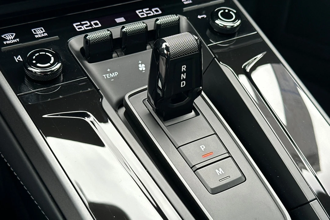 2026 Porsche 992 Targa 4 & 4S - Image 21 of 28