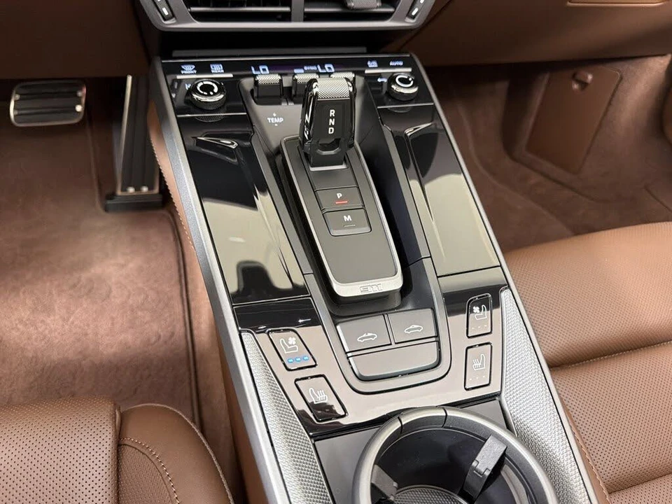 2026 Porsche 992 Targa 4 & 4S - Image 15 of 29