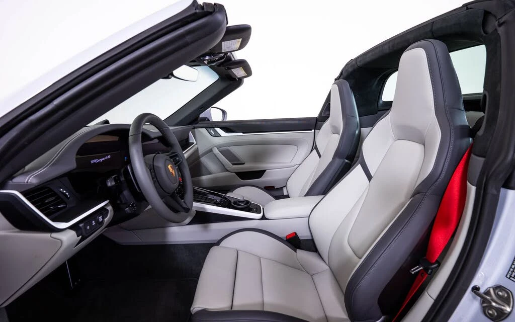 2026 Porsche 992 Targa 4 & 4S - Image 19 of 24
