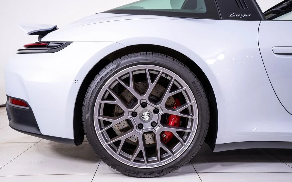 2026 Porsche 992 Targa 4 & 4S - Image 15 of 24