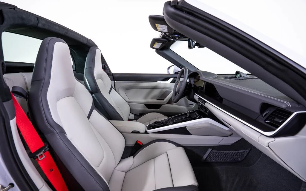 2026 Porsche 992 Targa 4 & 4S - Image 20 of 24