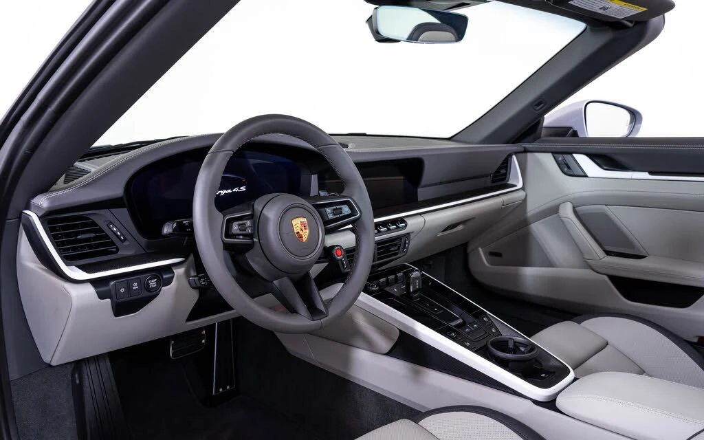 2026 Porsche 992 Targa 4 & 4S - Image 17 of 24