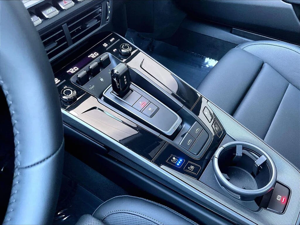 2026 Porsche 992 Targa 4 & 4S - Image 17 of 26