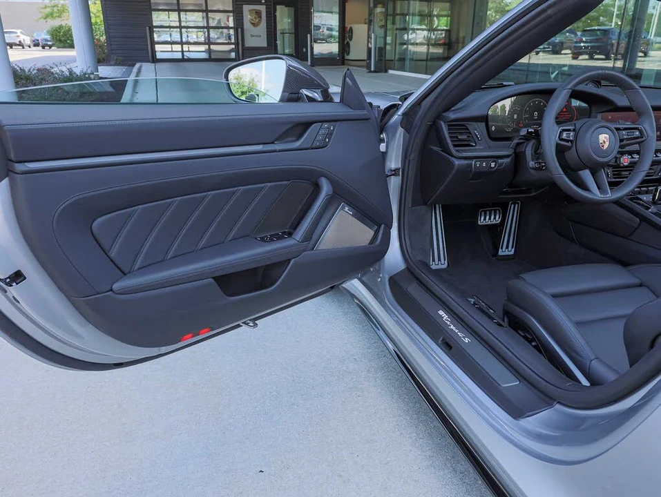 2026 Porsche 992 Targa 4 & 4S - Image 12 of 31