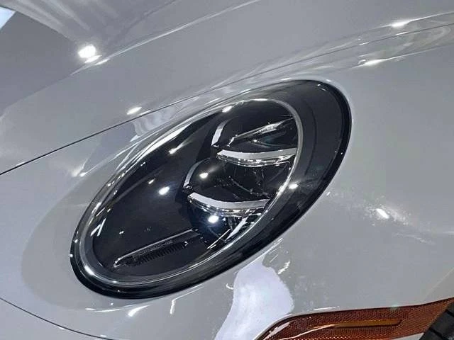 2026 Porsche 992 Targa 4 & 4S - Image 5 of 5