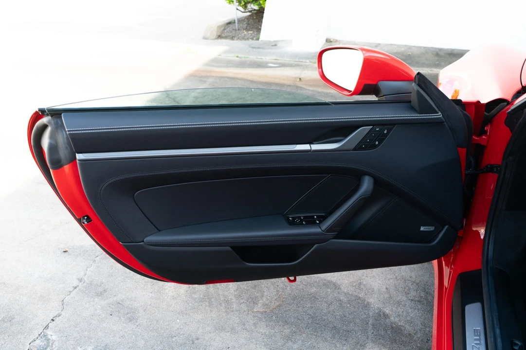 2026 Porsche - Image 26 of 31