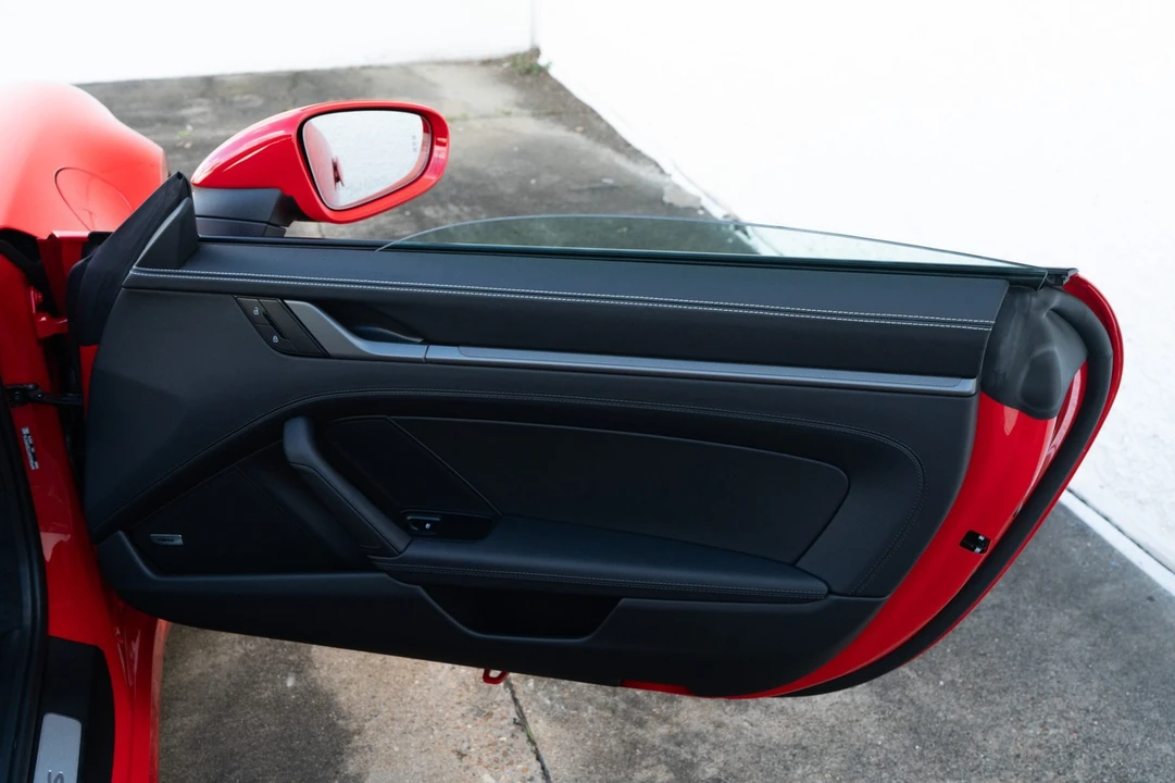2026 Porsche - Image 27 of 31