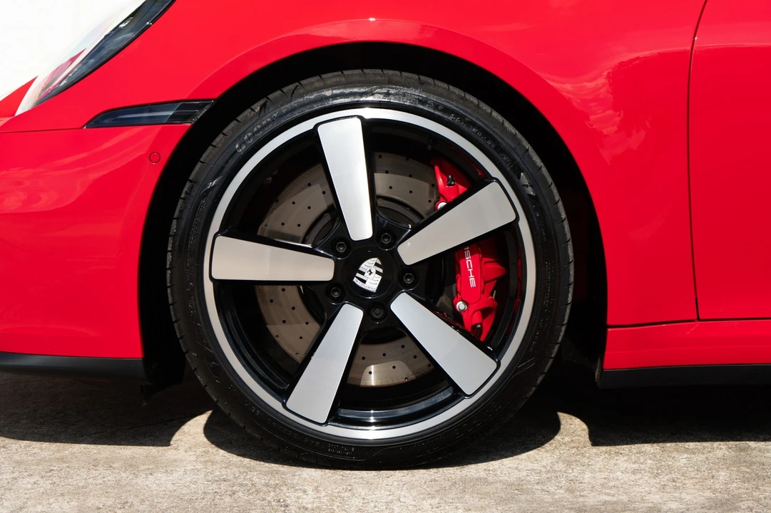 2026 Porsche - Image 29 of 31