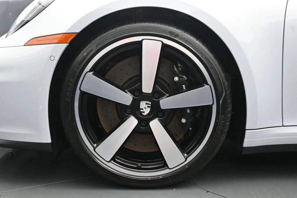 2026 Porsche 992 Targa 4 & 4S - Image 5 of 5