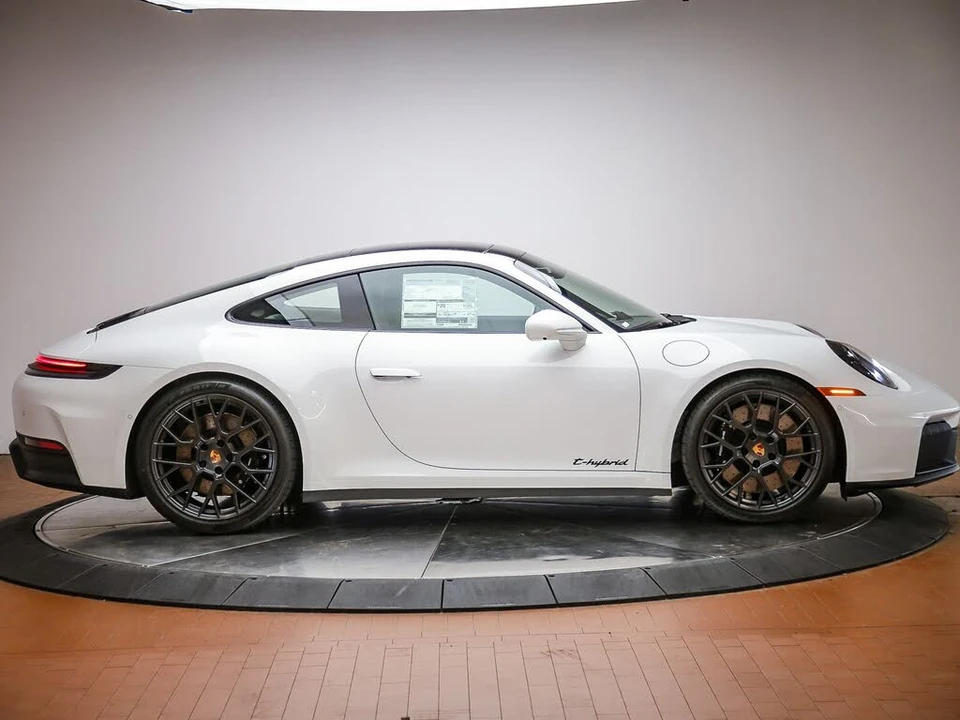 2026 Porsche 992 Carrera - Image 8 of 31
