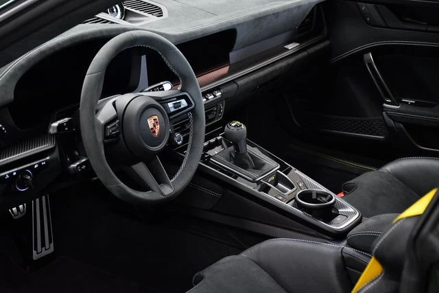 2026 Porsche 911 - Image 26 of 31