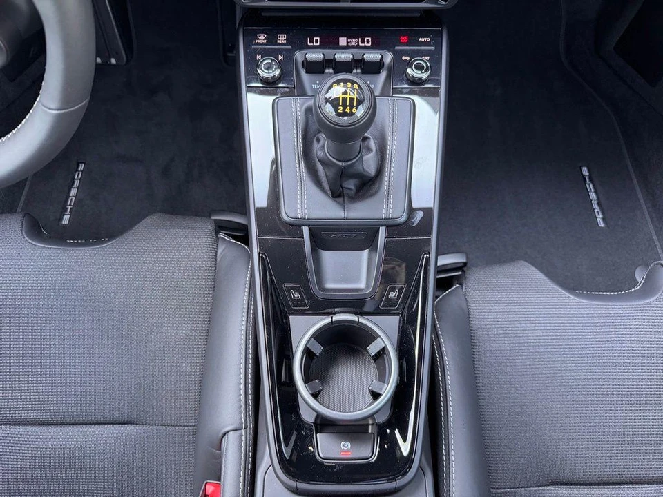 2026 Porsche 911 - Image 25 of 27